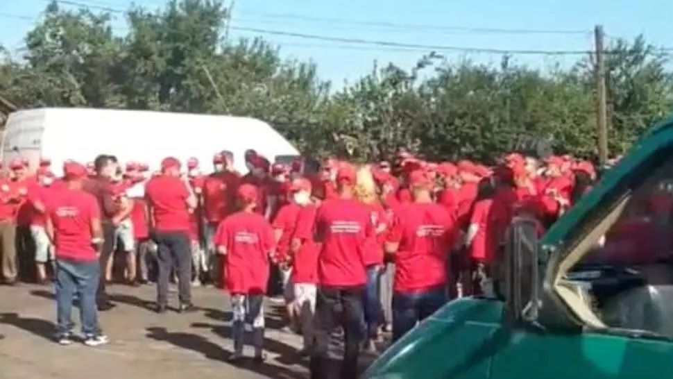 VIDEO Scandal electoral în Dolj, după un miting fără măști și distanțare