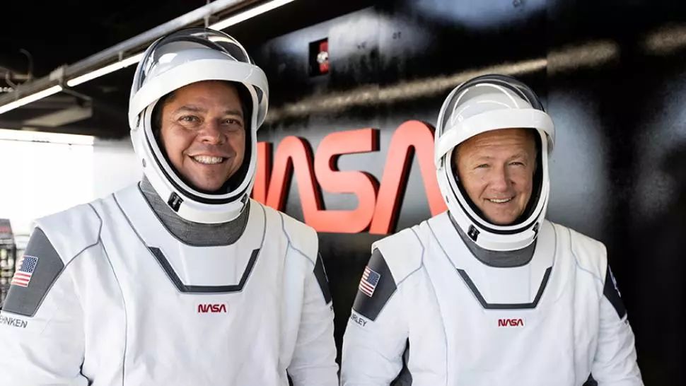 Astronauții americani Bob Behnken şi Doug Hurley au revenit pe Pământ cu Crew Dragon, capsula SpaceX, după un voiaj de două luni al primei misiuni a NASA pornită de pe sol american în ultimii nouă ani 2 august 2020 Foto: NASA.gov