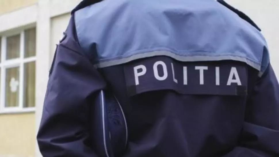 Scandal cu poliția la Vâlcea: bărbați încătușați
