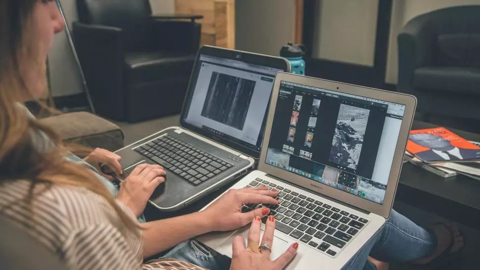 Pandemia a dus la vânzări record de laptopuri în al doilea trimestru din 2020 (P)