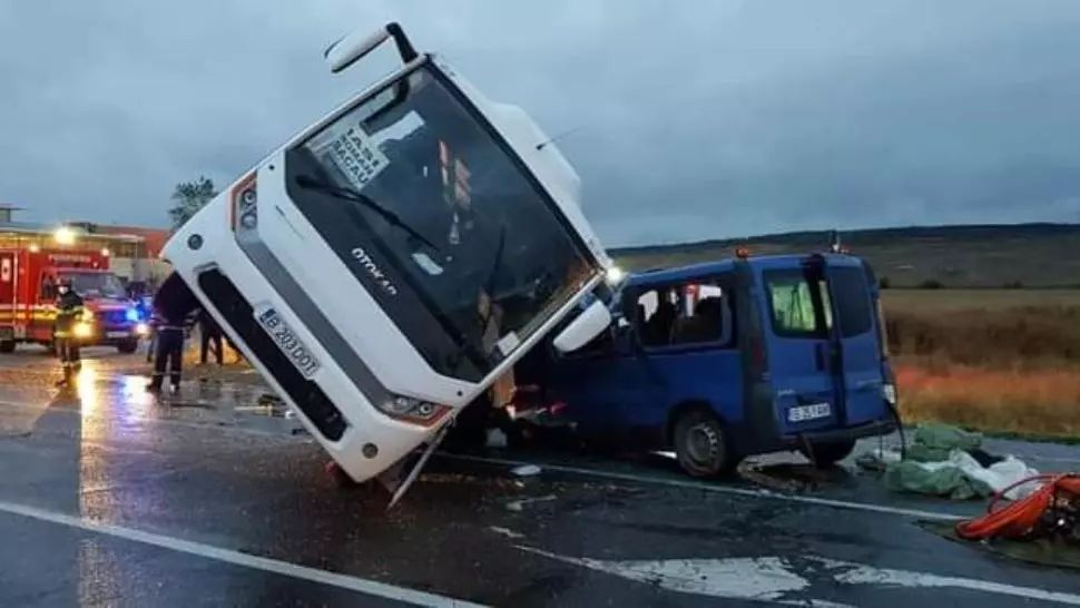 Plan roșu activat după un accident grav - O persoană a murit, alte sașe au fost transportate de urgență la spital
