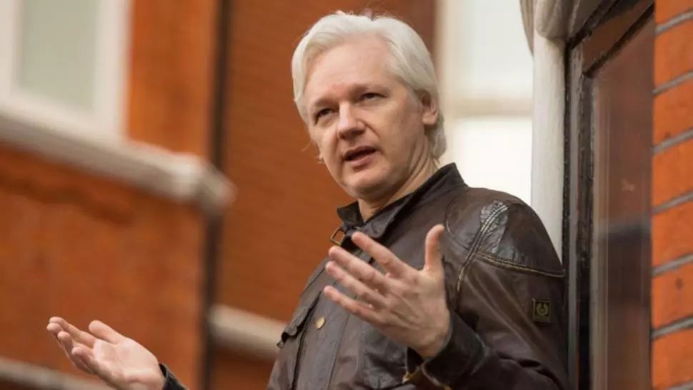Fondatorul WikiLeaks a primit permisiunea de a se căsători în închisoare. Cine este aleasa