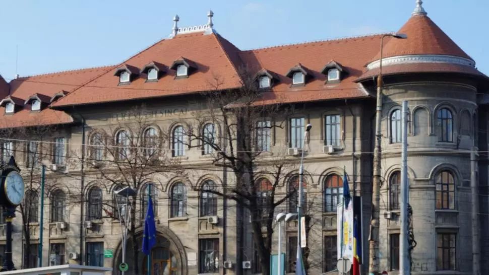 Profesorii de la liceul Șincai revin la ore de luni