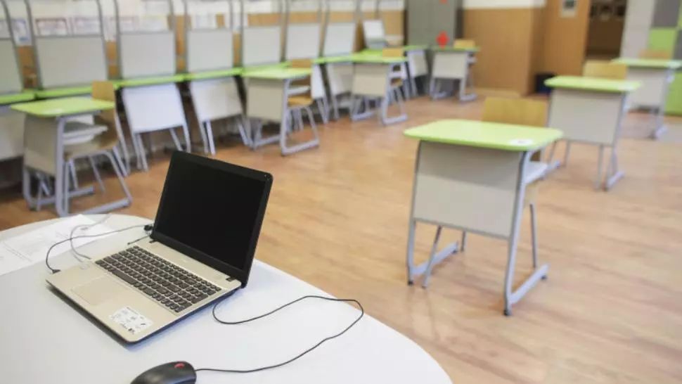 Orban: Vom lua măsurile legale împotriva dascălilor care, fără motiv, refuză să predea online