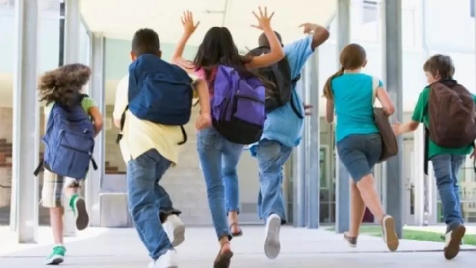 Zi importantă pentru ELEVI: astăzi se decide cum începe școala/HARTA scenariilor pentru noul an scolar_pe judete