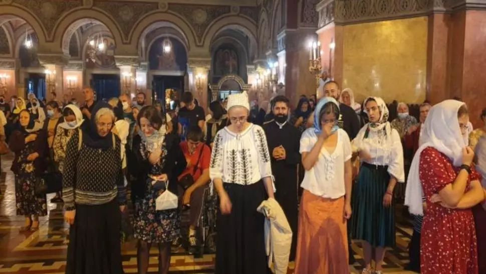 Pelerinaj cu sute de oameni la Timișoara! Reguli încălcate de credincioși în plină epidemie de coronavirus FOTO: OpiniaTimișoarei.ro