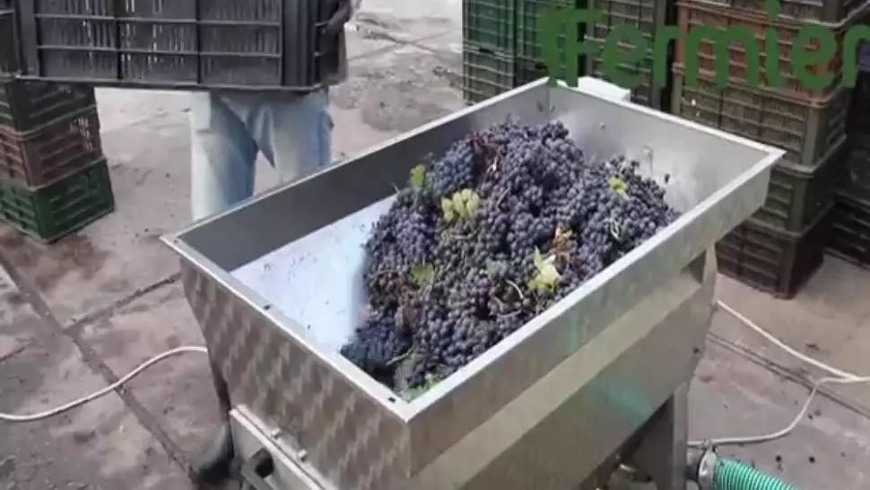 Caz șocant în Prahova: Un bărbat și-a prins brațul într-un zdrobitor