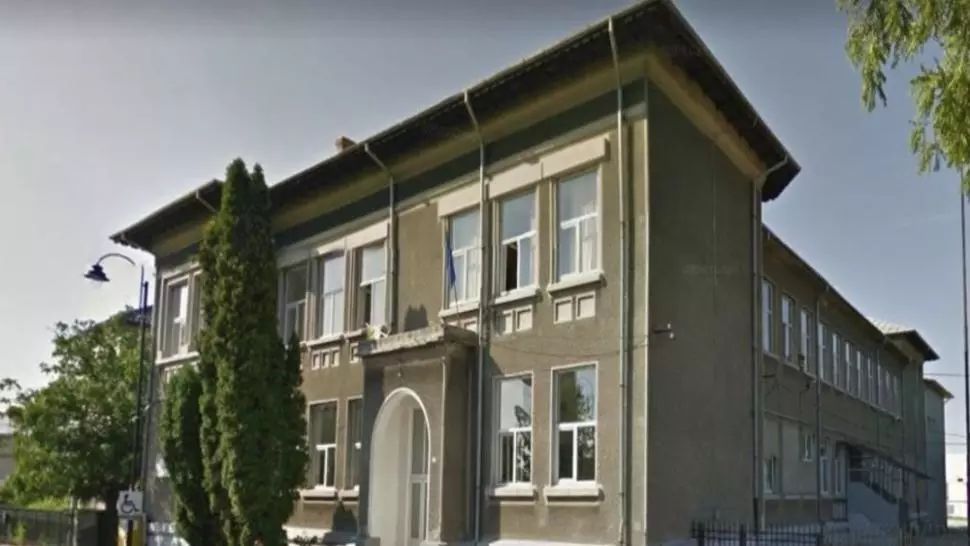 scoli pe scenariul rosu in dambovita