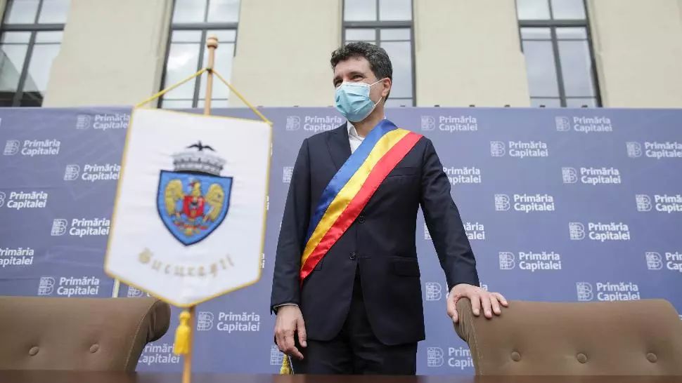 Primarul Capitalei pare să fi găsit soluția pentru reabilitarea clădirilor cu bulină roșie din București