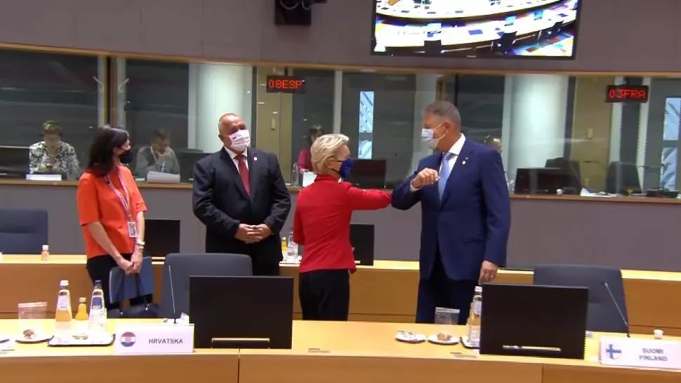 Ursula von der Leyen și Klaus Iohannis, la summitul de la Bruxelles