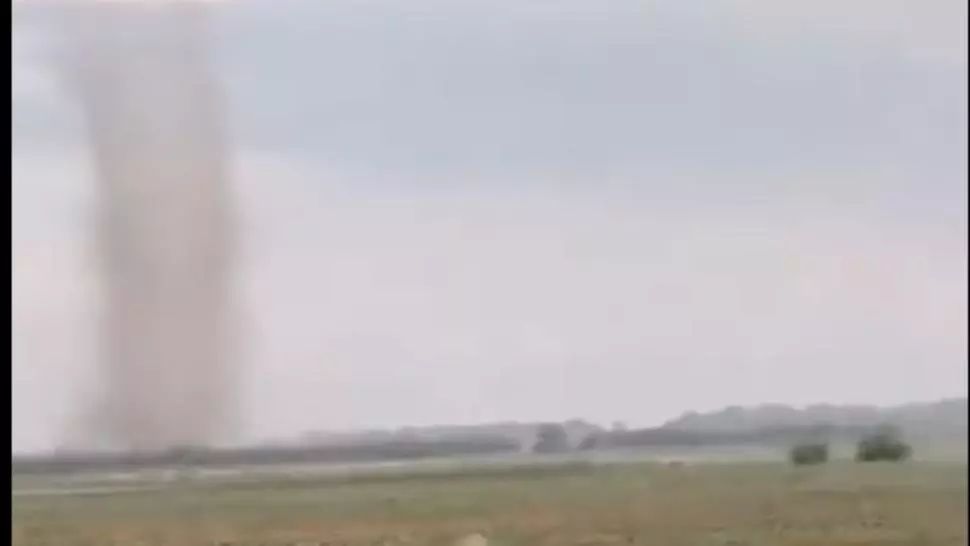 Tornadă surprinsă pe un câmp din Tulcea