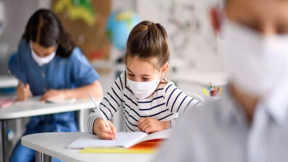 Testarea COVID-19 din școli, în impas, în valul Omicron: Testele de salivă ar putea fi eliminate