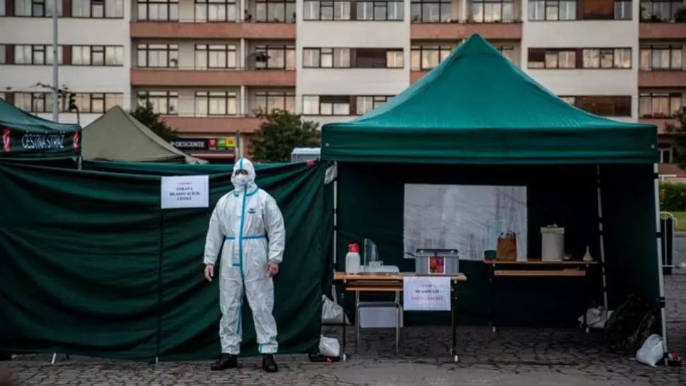 Votul „drive-in” introdus de Cehia pentru alegeri din cauza epidemiei de COVID-19