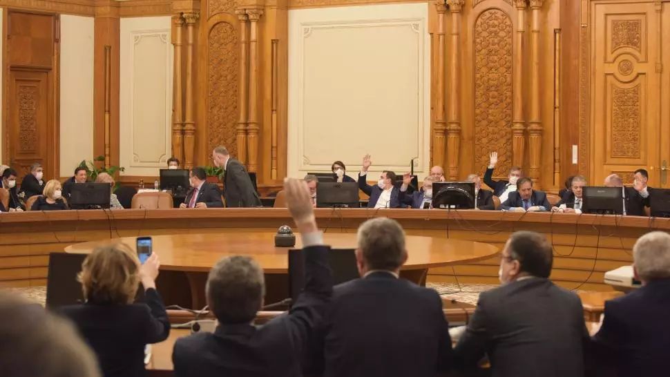 Raport comisii parlamentare: Pensionarii militari care au săvârșit infracțiuni contra umanității rămân fără pensie de serviciu sau de invaliditate