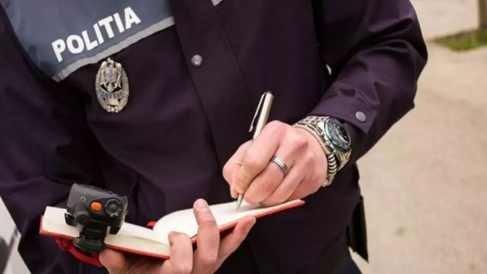 Un bărbat a fugit din carantină. Ce făcea când l-au găsit poliţiştii