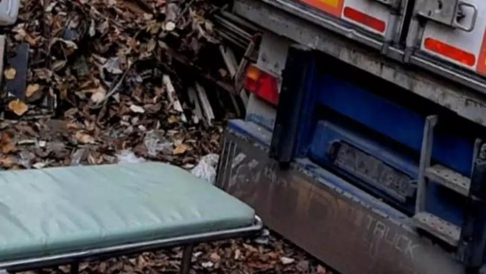Acuzații grave din partea unei familii: Bărbat mort de COVID, ținut într-o remorcă din spatele unui spital din Timiș