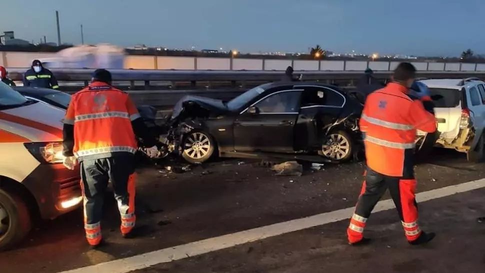 Accident în lanț, luni dimineața, pe Autostrada București-Pitești: 10 mașini distruse 