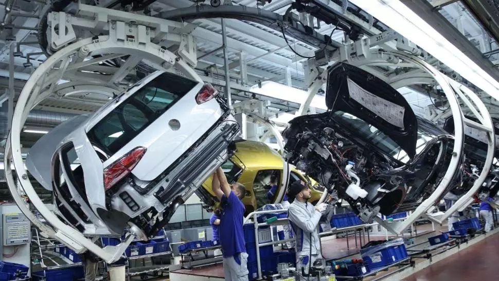 România mai ratează o investiție de anvergură. Cel mai mare constructor auto european construiește o fabrică de miliard de euro în Slovacia