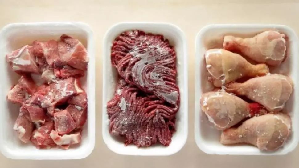 Carne toxică în magazine. Ce trebuie să eviți când mergi la cumpărături