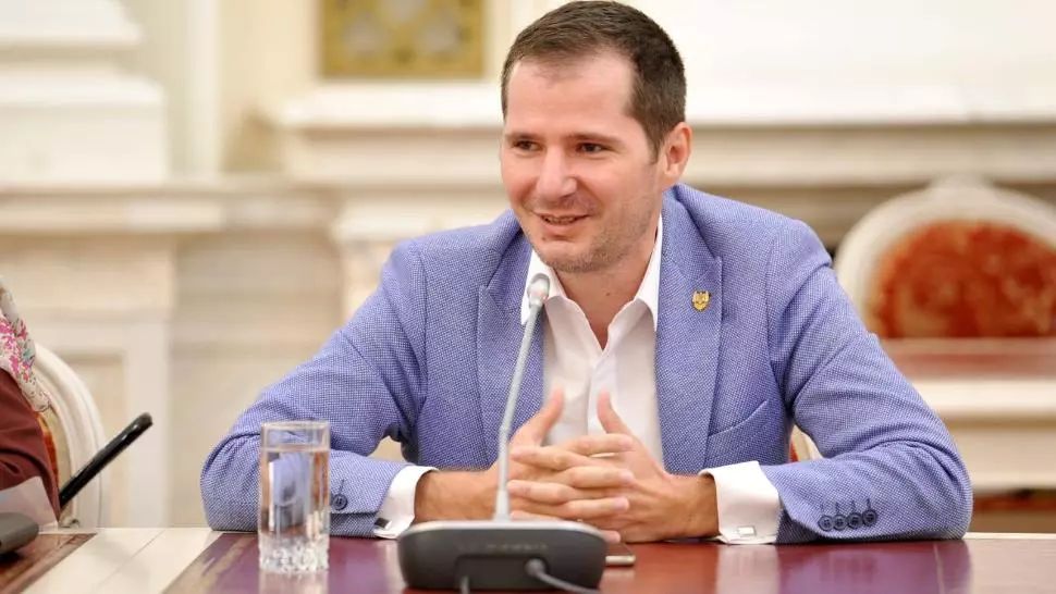 În plină pandemie, șeful CJ Vrancea s-a întâlnit cu cetățenii. Cu absolut toți cei înscriși la audieri