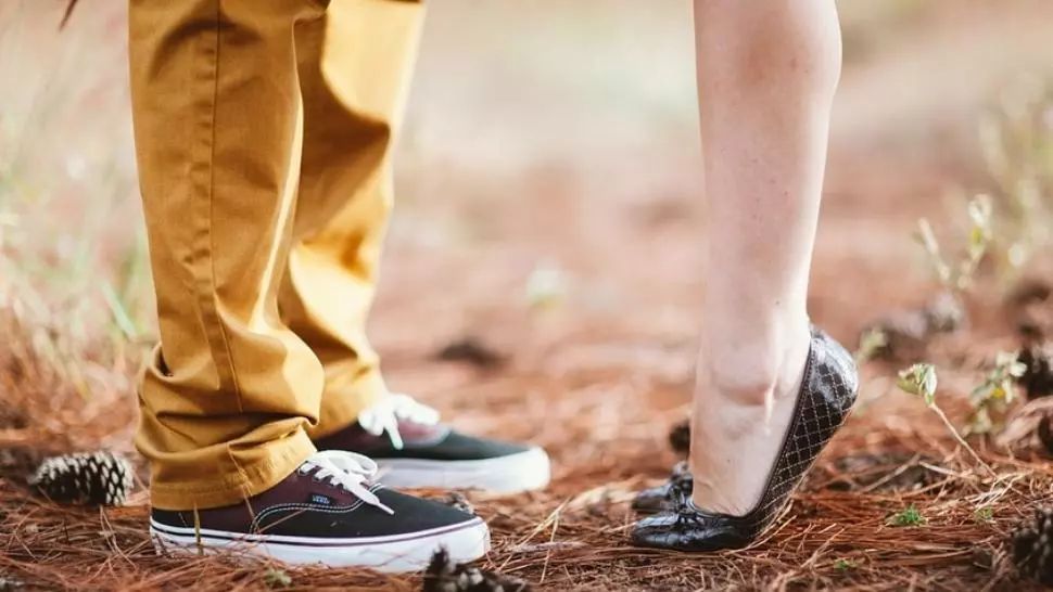 Cuplu - imagine cu notă sugestivă