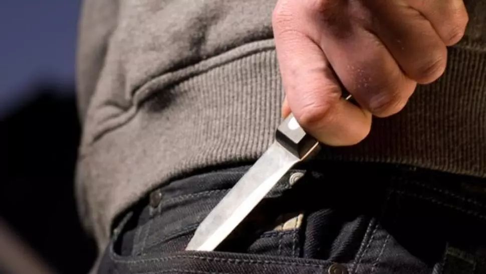 Caz șocant, în Grecia: o fată de 15 ani și-a pus iubitul român să-i ucidă mama. Femeia, înjunghiată de 70 de ori 