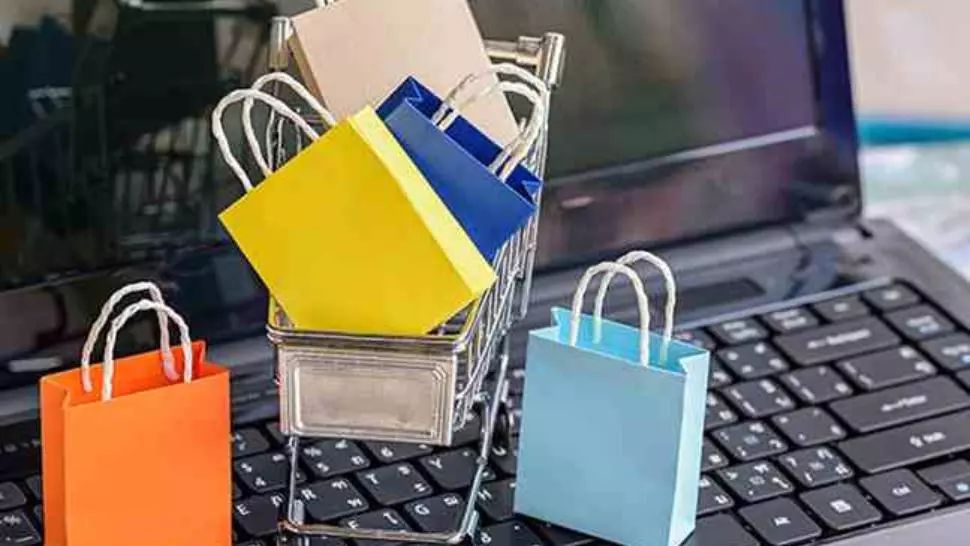 Noua pasiune a românilor, shopping-ul online