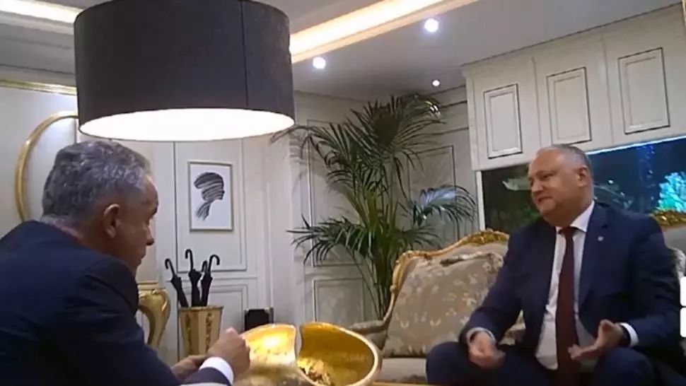 Igor Dodon cere bani de la Vladimir Plahotniuc
