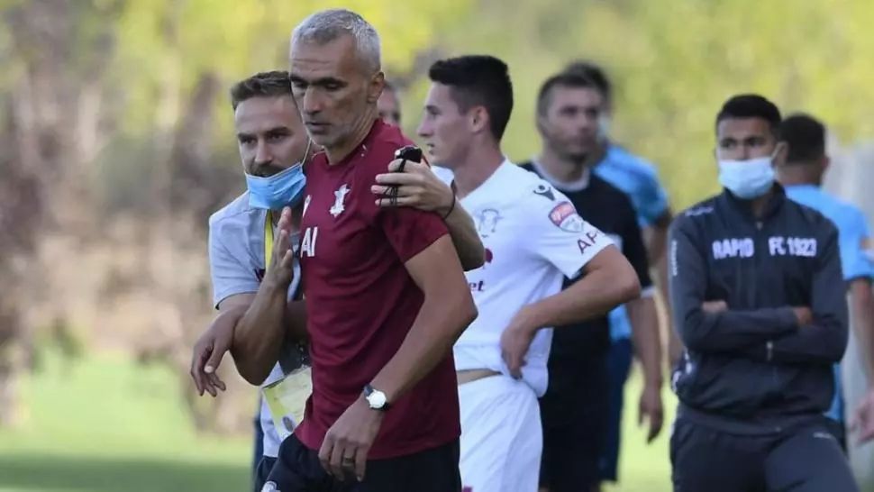 Cine a ajuns în cărți pentru postul de antrenor al Rapidului! Varianta la care nu s-a gândit nimeni după plecarea lui Iencsi