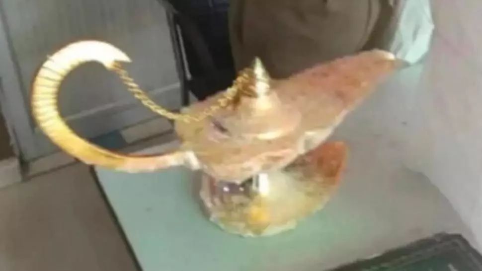 Suma uriașă pe care a plătit-o un doctor pentru lampa lui Aladin
