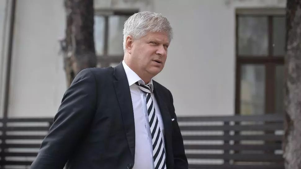 Excursii, diamante, mașini, haine de lux și imobile. Sunt „investițiile” pe care le-ar fi făcut Daniel Tudorache, în numele fostei soții și al menajerei