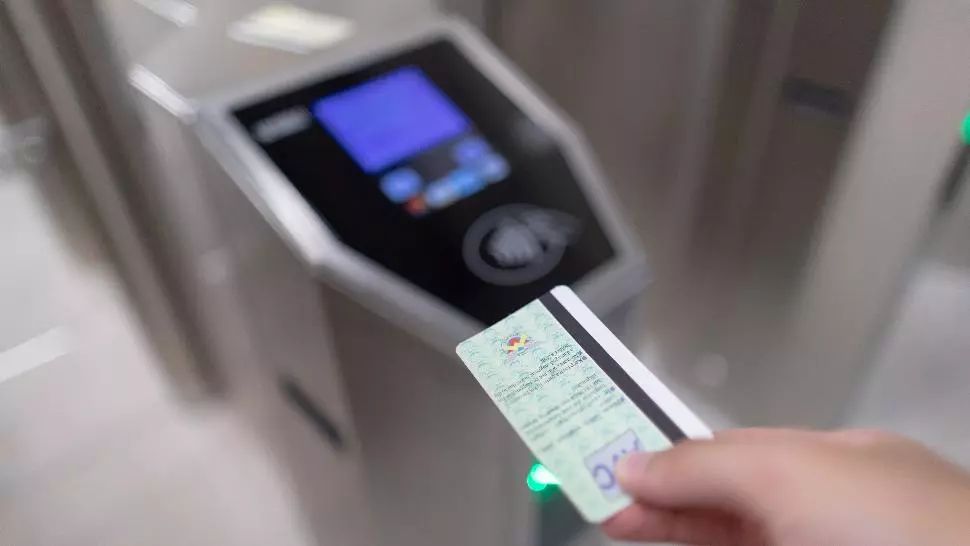 Se înlocuiesc cartelele magnetice de la metrou: prețul călătoriei și cum va fi permis accesul pe peron / Foto: Inquam Photos, Alexandru Busca