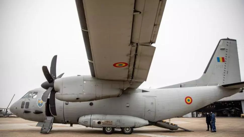 Pacientă cu arsuri, transportată de urgență de la Iași la Munchen cu o aeronavă a Ministerului Apărării Foto: MApN