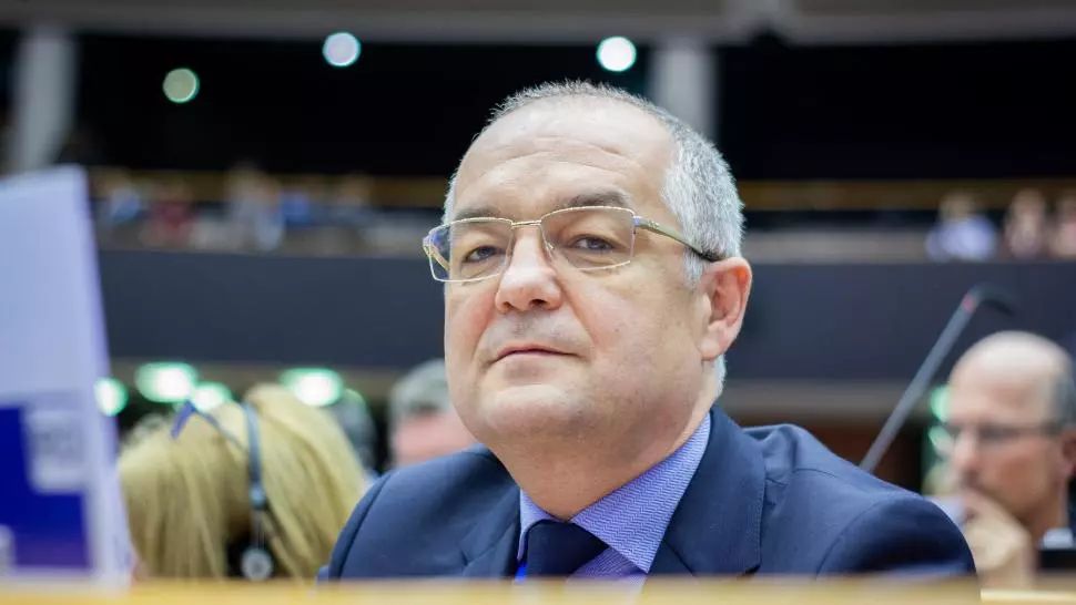 Emil Boc și-a mai îndulcit tonul față de conducerea PNL și a Guvernului: „Avem promisiunea că vom fi invitați la negocieri”