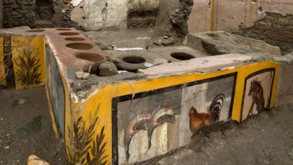 Descoperire spectaculoasă în orașul antic Pompei - un „fast-food” INTACT, cu resturi alimentare Foto: Twitter.com/Pompeii Sites