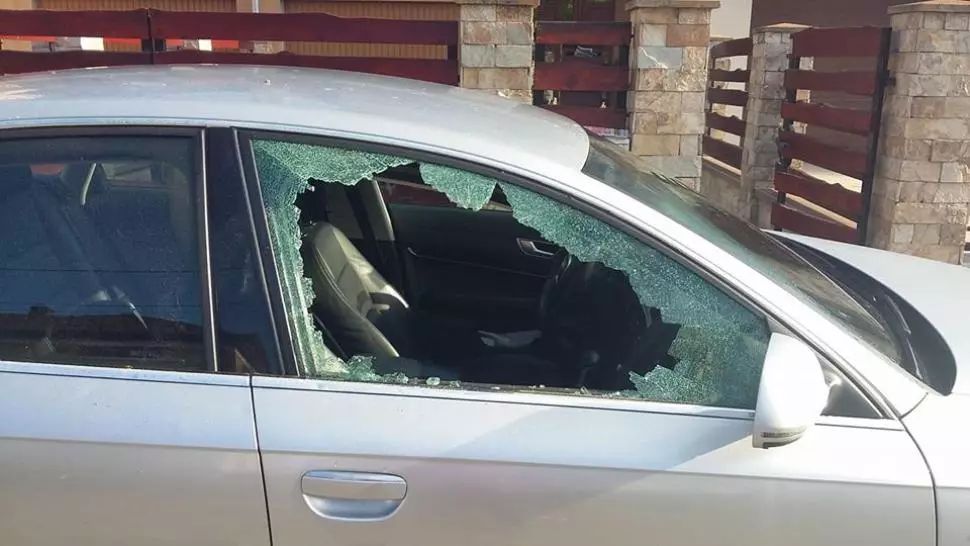 A distrus, din greșeală, un autoturism pentru că semăna cu cel al fostei soţii