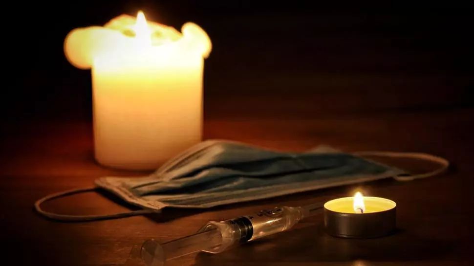 Un adolescent A MURIT noaptea trecută de COVID-19 după trei zile de spitalizare la Craiova