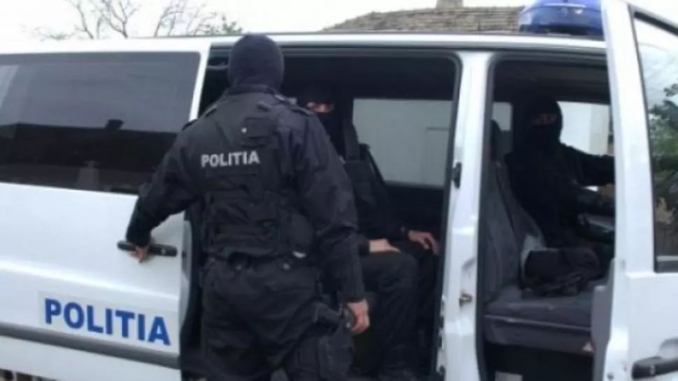 Zeci de percheziții în Botoșani, la contrabandiști de țigări
