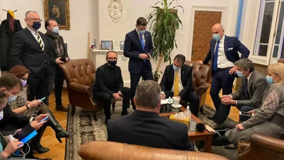 Discuții intense și negocieri la sediul PNL. Ludovic Orban: ”Obiectivul nostru este o majoritate parlamentară fără PSD”