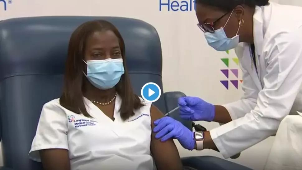 Prima persoană vaccinată anti-COVID în SUA este din linia întâi. O asistentă din New York a primit antidotulde la Pfizer-BioNTech