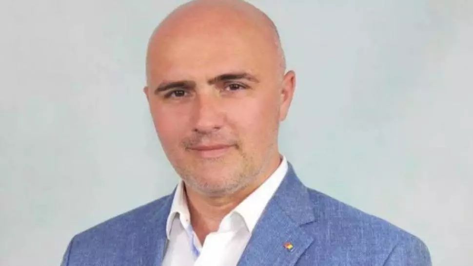 Deputat AUR, CV halucinant: se laudă că știe să folosească telefonul mobil