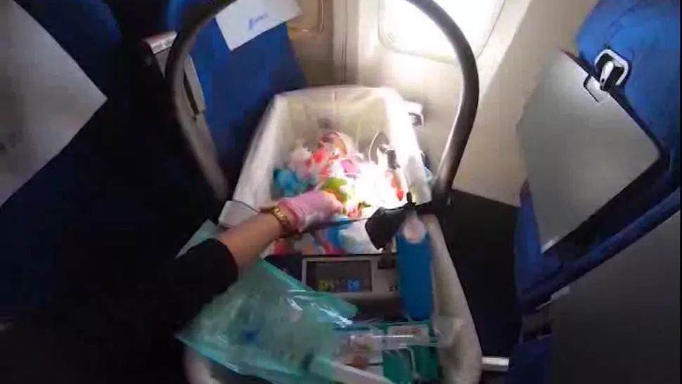 Doi copii cu malformații cardiace au fost transportați de la Iași la Milano. Cum se simt micuții