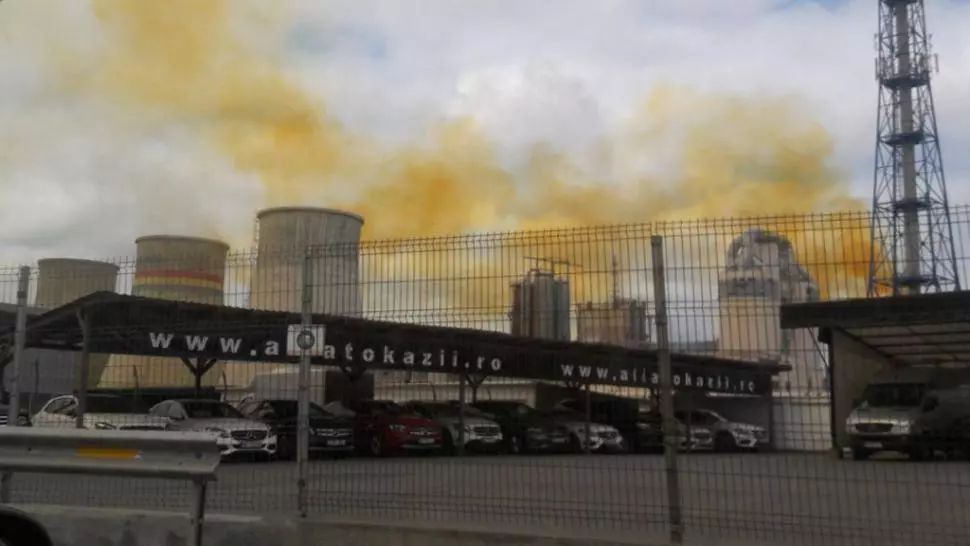 Nor de AZOT deasupra combinatului Azomureș (foto: arhiva)