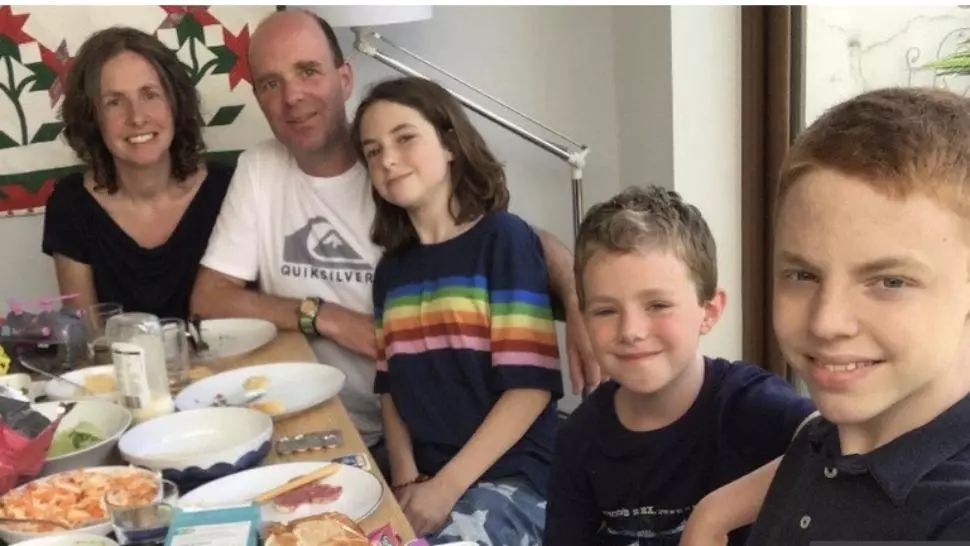 O ALEGERE aproape IMPOSIBILĂ: o mama din Marea Britanie nevoită să aleagă între copii pentru donarea unui rinichi