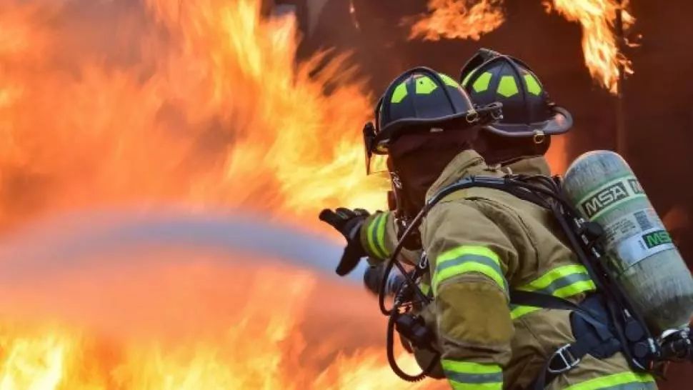Explozie, pompierii au intervenit