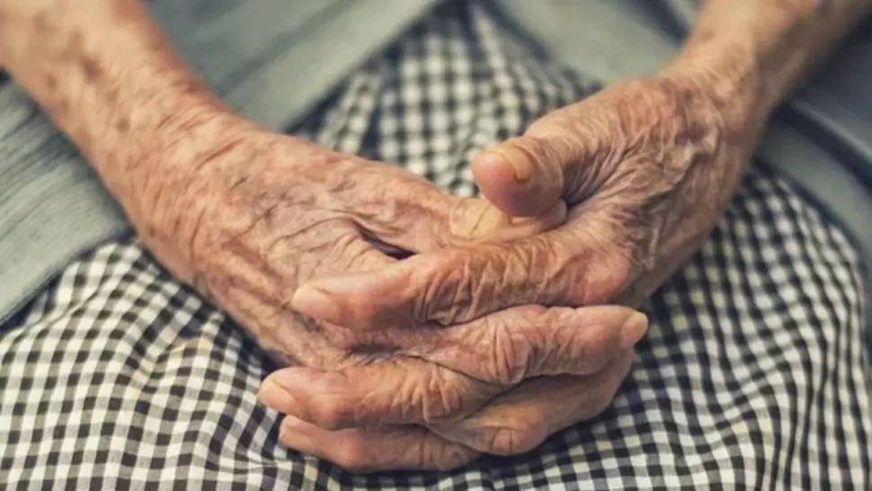 O bătrână a murit în fața spitalului din Corabia, așteptând o scrisoare medicală