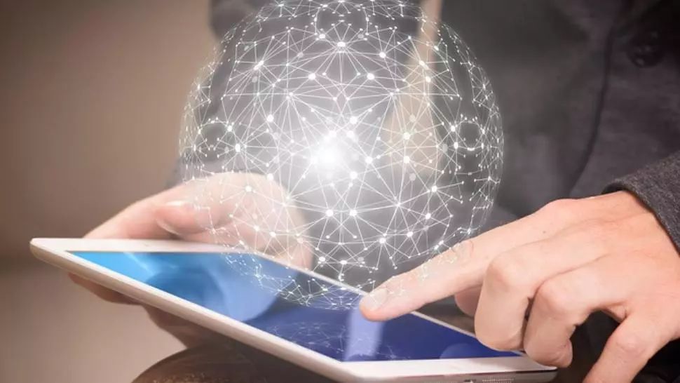 Unul din 7 români nu a folosit niciodată internetul în 2020, deși 78% au acces de acasă. Cine a intrat mai des pe internet - femeia sau bărbatul