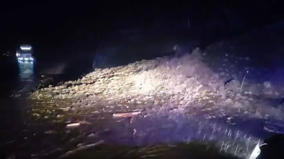 VIDEO - Viiturile au făcut prăpăd în România - Imagini spectaculoase de la inundațiile de noaptea trecută