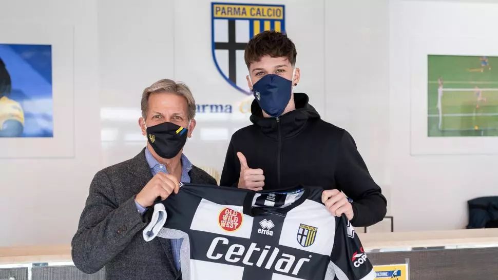 Dennis Man este oficial jucătorul Parmei. Contractul i-a fost înregistrat
