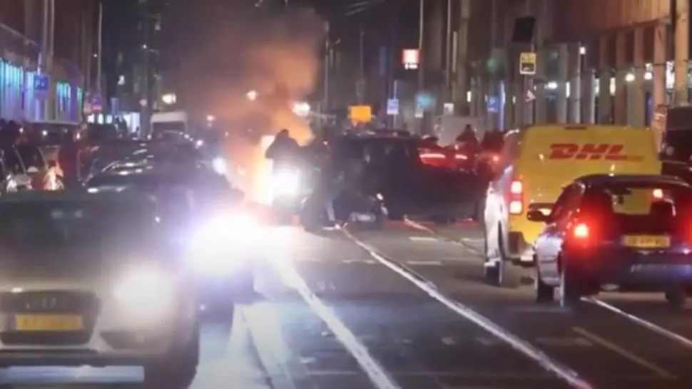 Proteste violente anti-restricții în Olanda. Foto: captură YouTube